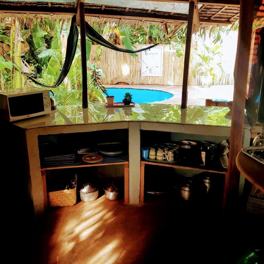 Two Crazy Monkeys Hotel Bakhawan Ngoại thất bức ảnh