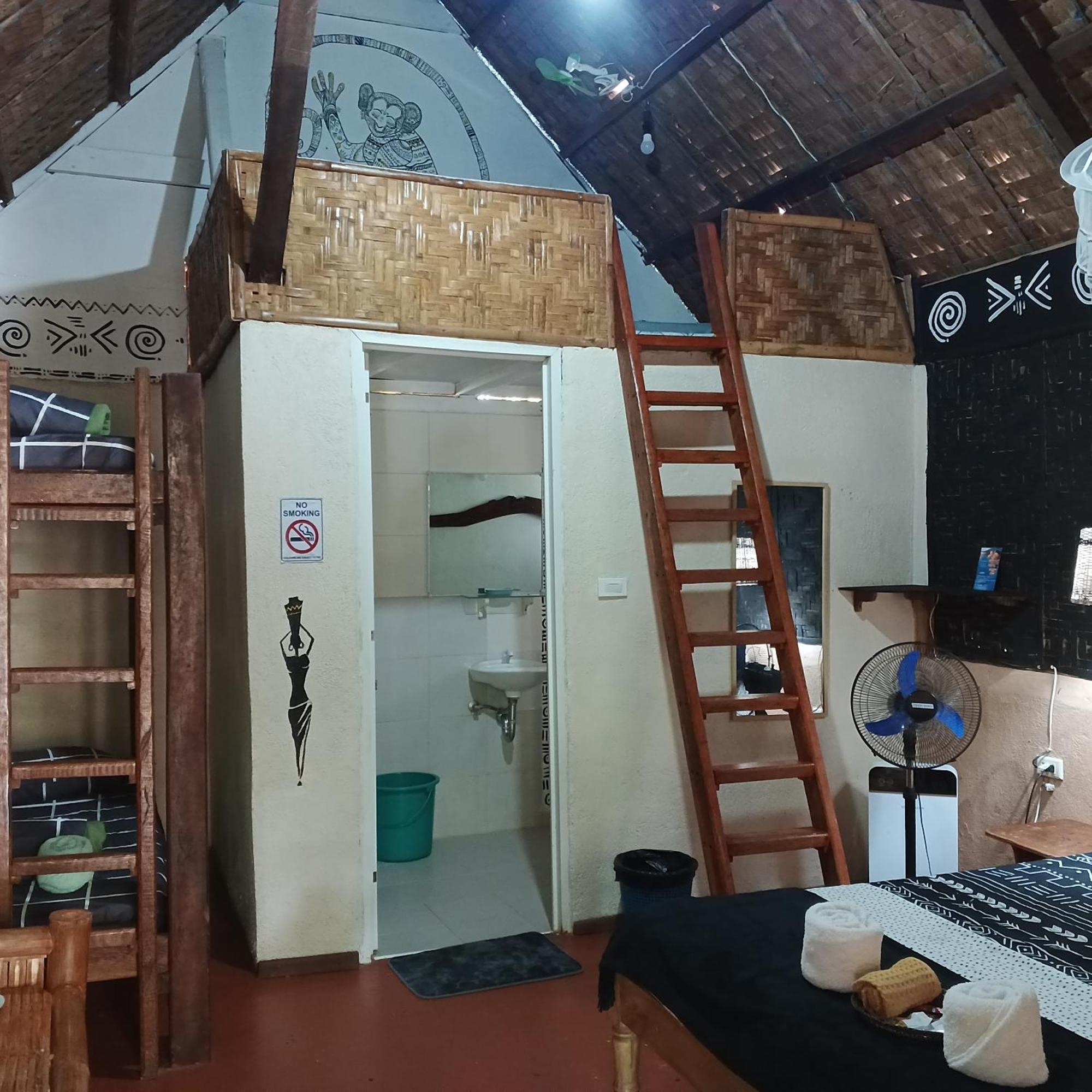 Two Crazy Monkeys Hotel Bakhawan Ngoại thất bức ảnh
