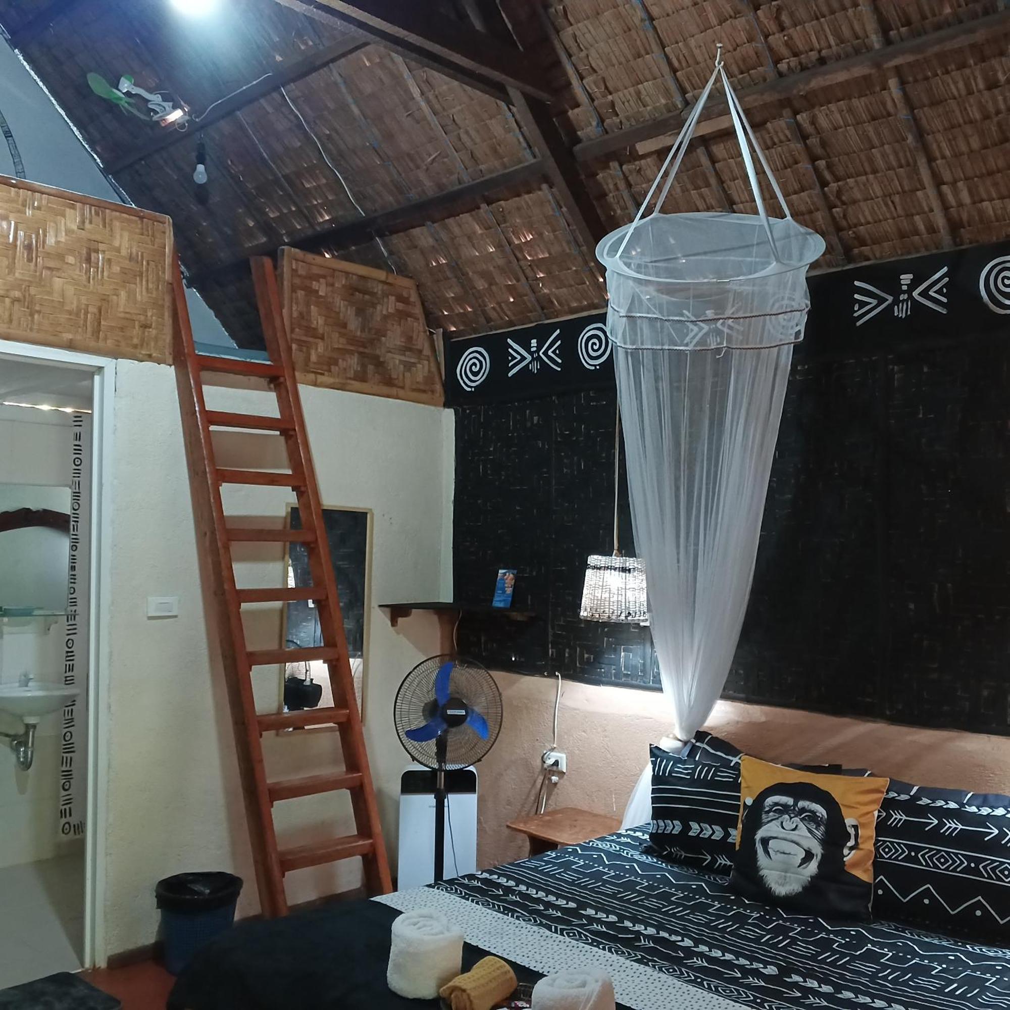 Two Crazy Monkeys Hotel Bakhawan Ngoại thất bức ảnh