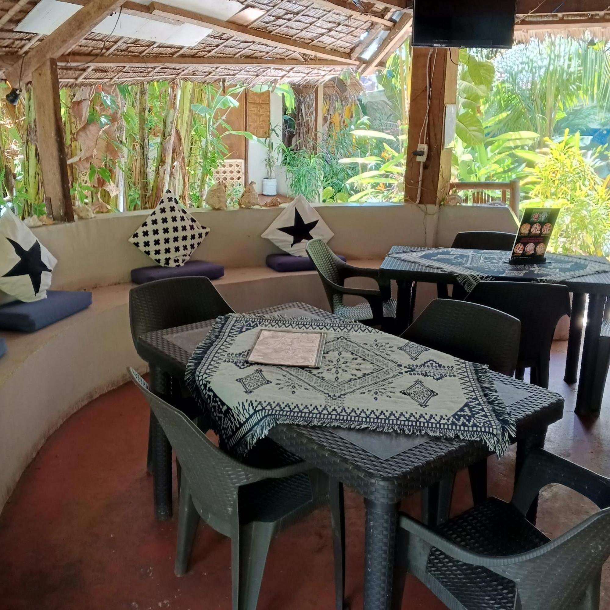 Two Crazy Monkeys Hotel Bakhawan Ngoại thất bức ảnh