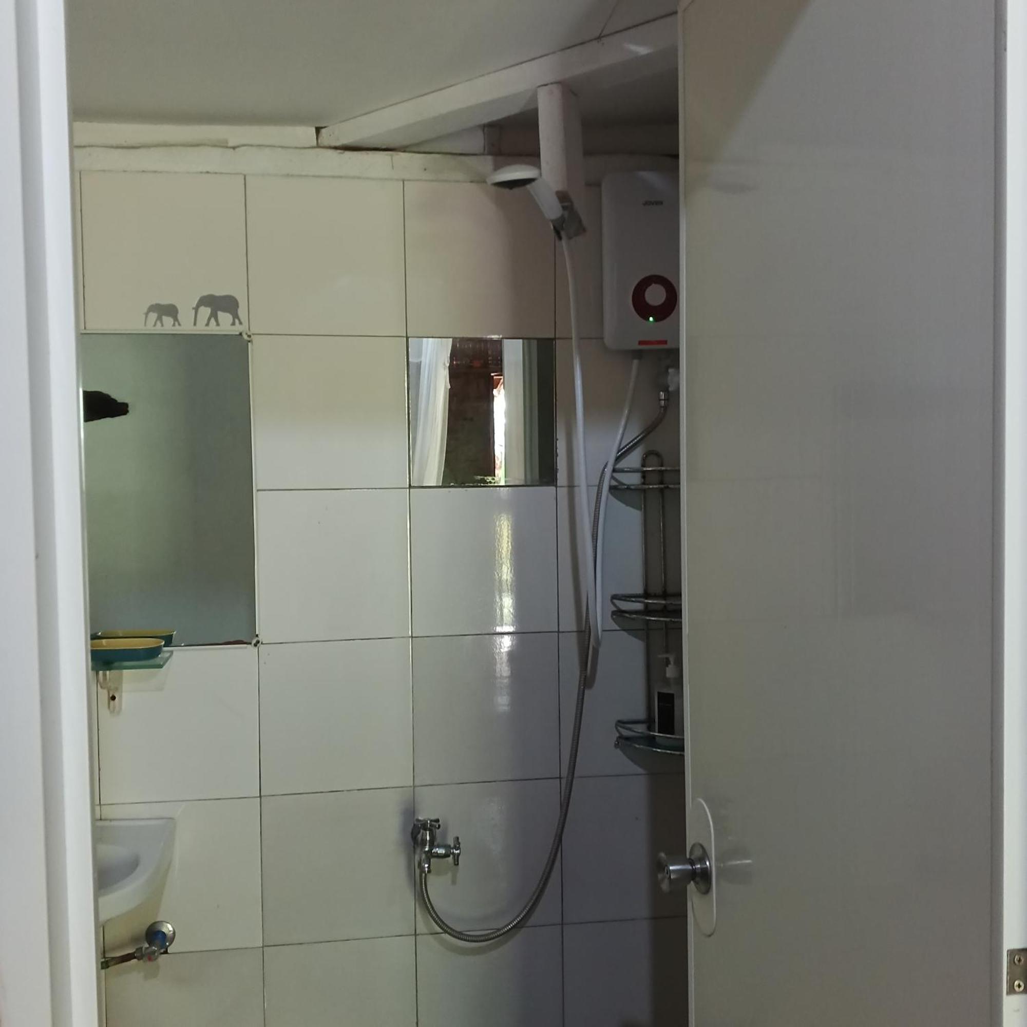 Two Crazy Monkeys Hotel Bakhawan Ngoại thất bức ảnh