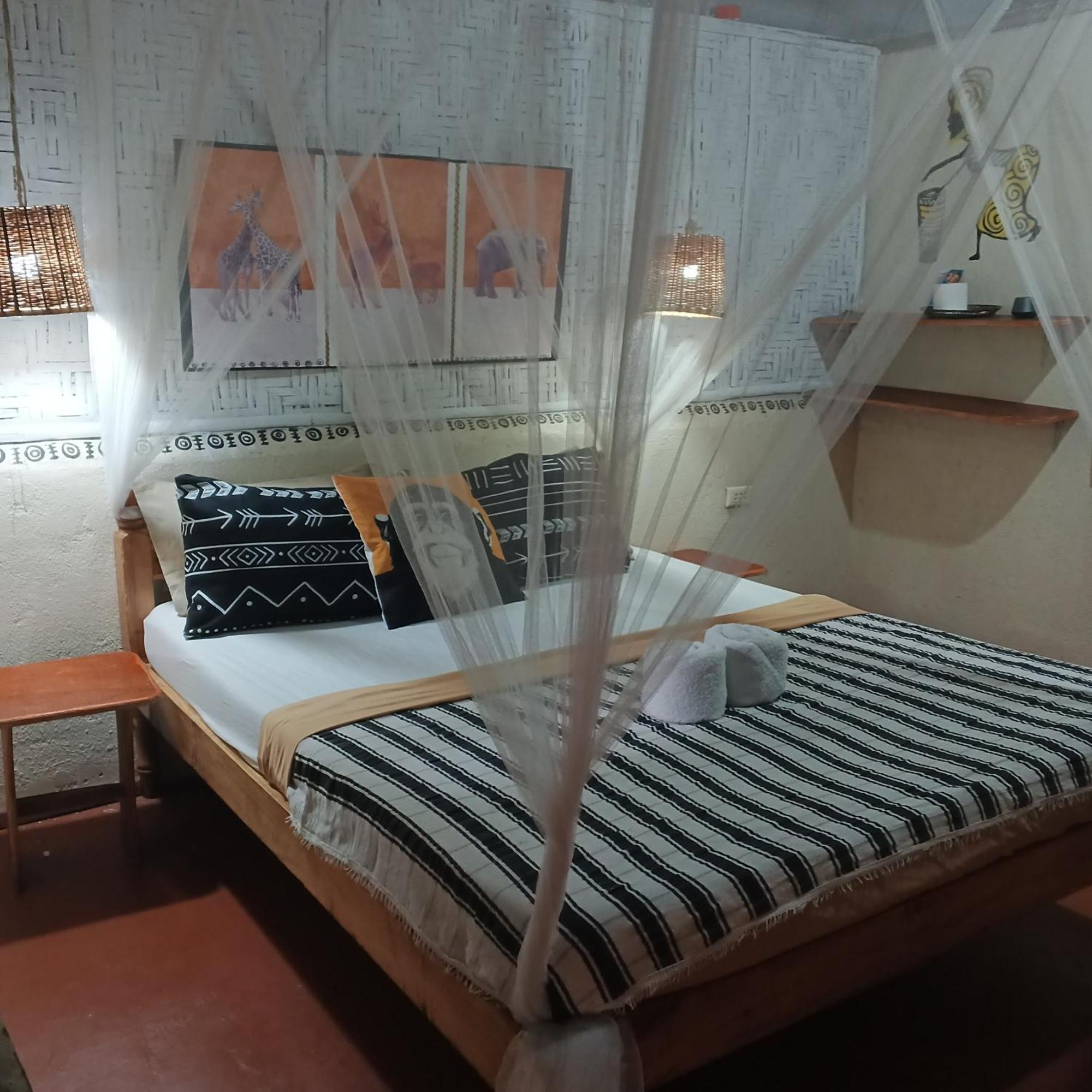 Two Crazy Monkeys Hotel Bakhawan Ngoại thất bức ảnh