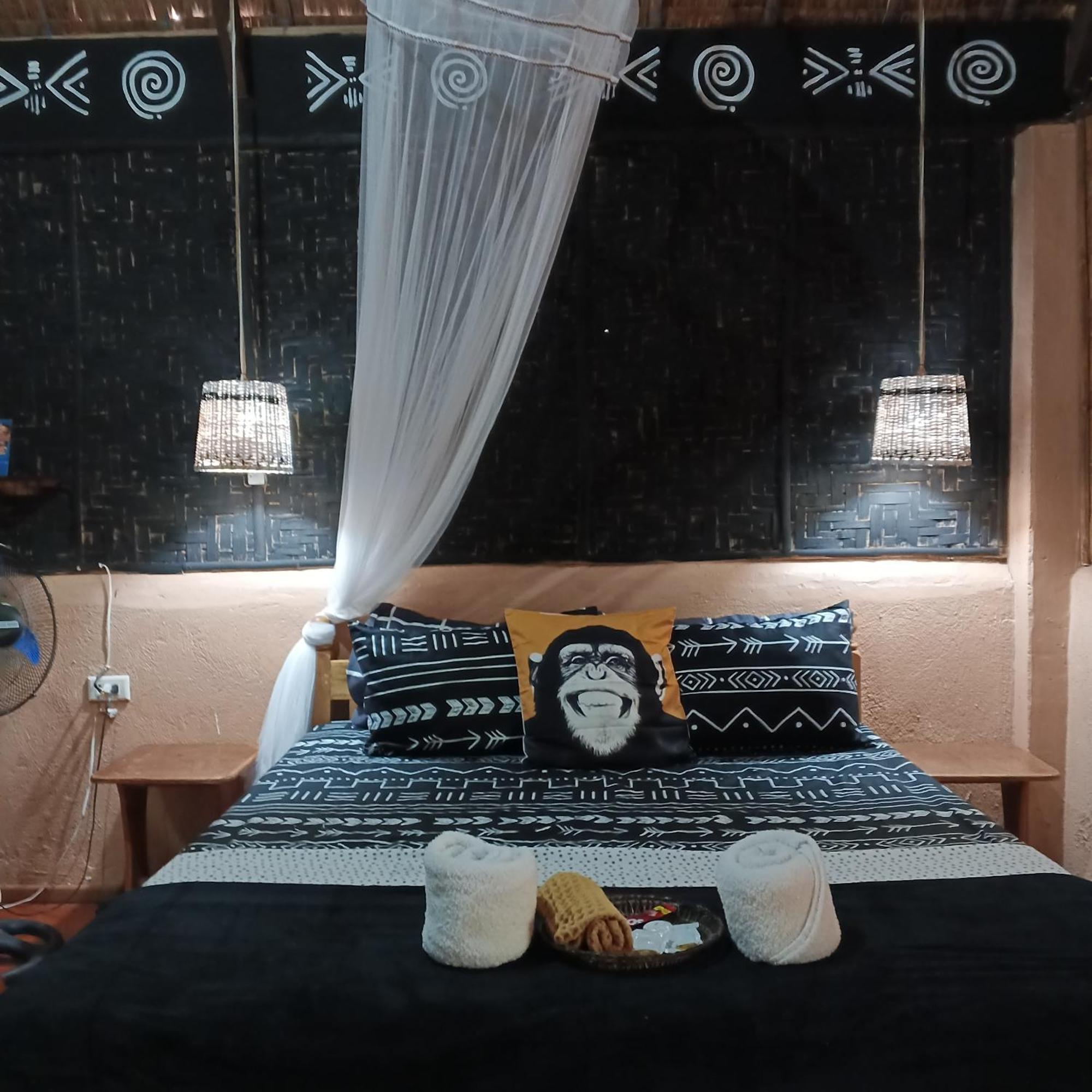 Two Crazy Monkeys Hotel Bakhawan Phòng bức ảnh